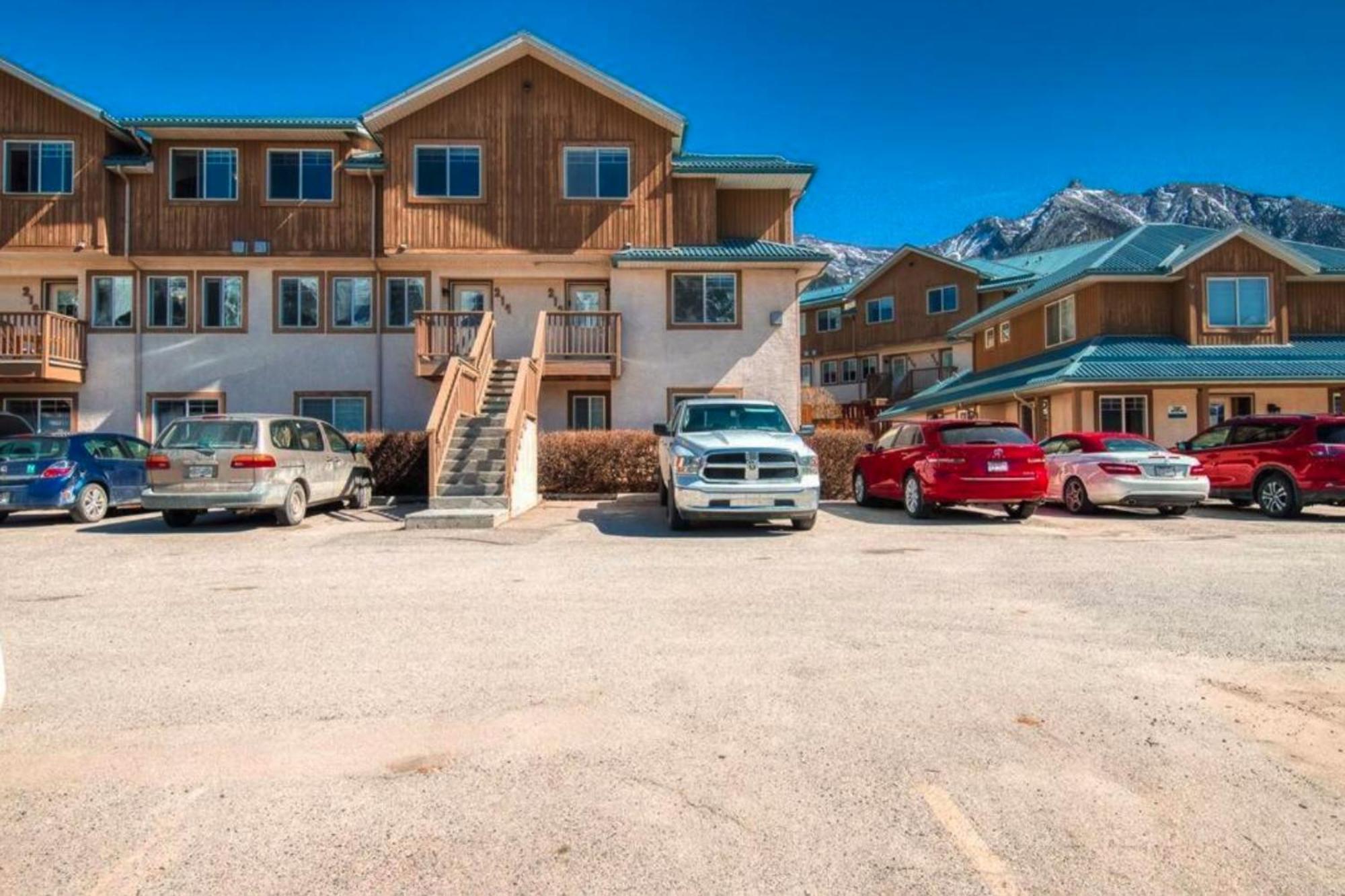 キャンモアB212 Hot Tub, Ac X3, Parking, 2 Min To Banff Gateアパートメント エクステリア 写真
