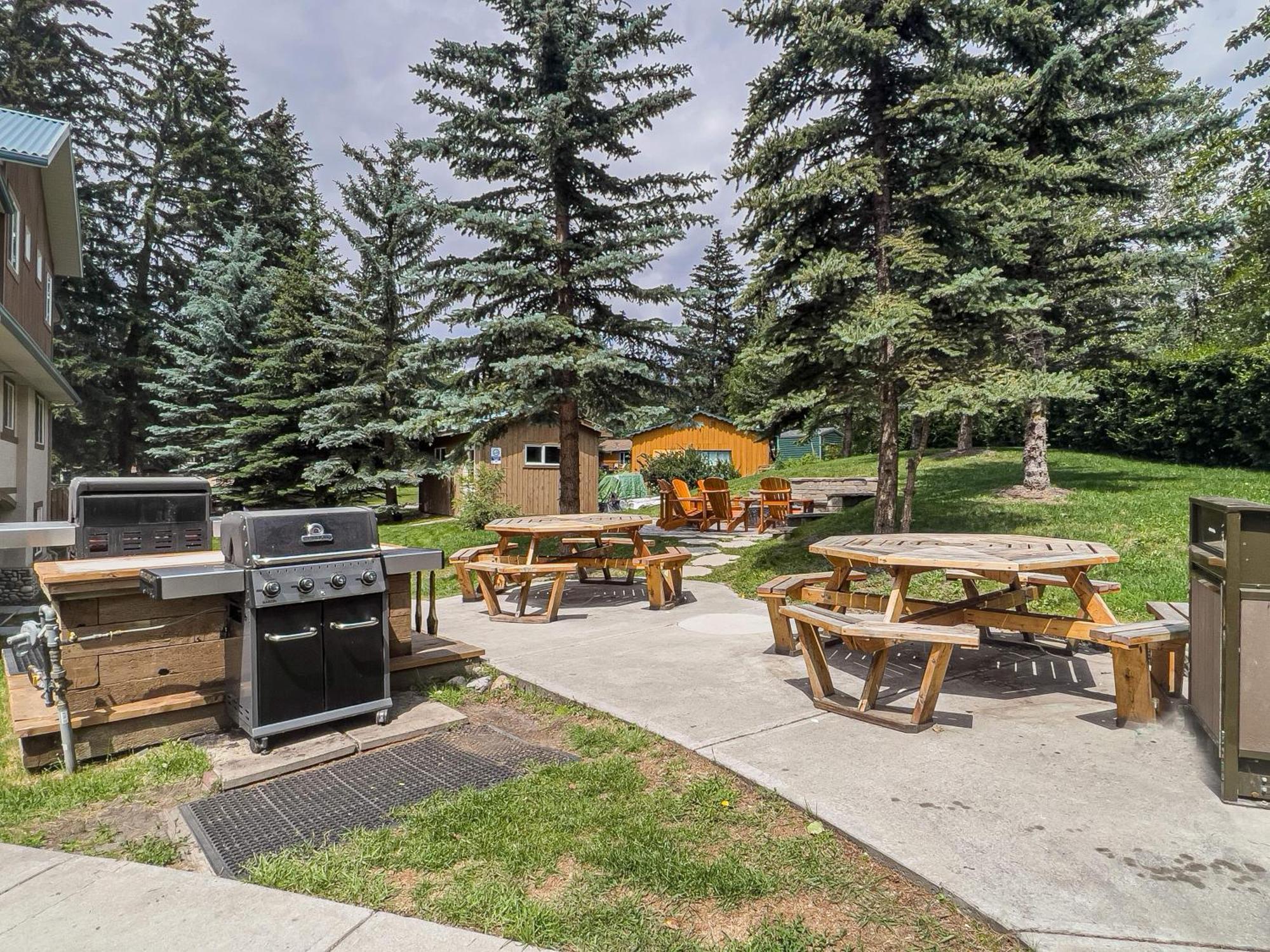 キャンモアB212 Hot Tub, Ac X3, Parking, 2 Min To Banff Gateアパートメント エクステリア 写真